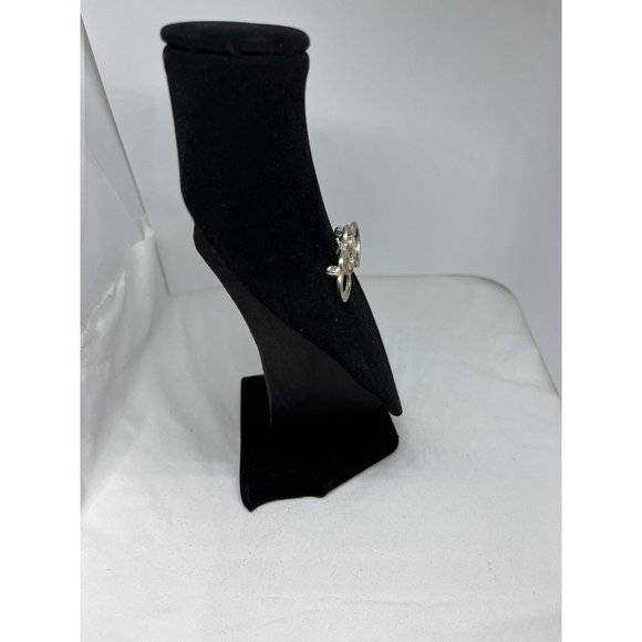 cute little brooch with 3 hearts and one red heart in the middle - Picture 3 of 4